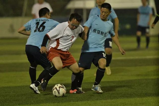 爱德华兹27分唐斯27+12 森林狼大胜掘金2-0