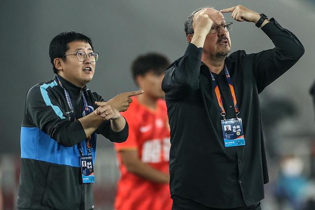 这工资拿得太舒服了！什琴斯尼加盟巴萨后仍未出场